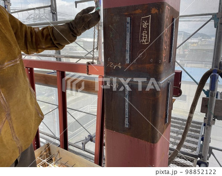 鉄骨造の建物の柱の現場溶接 鉄骨造の建物の柱の現場溶接 98852122