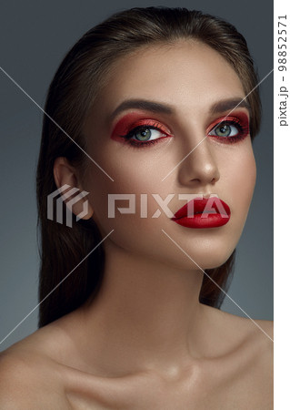 Close-up portrait of a beautiful fashion model with professional make-up. 98852571