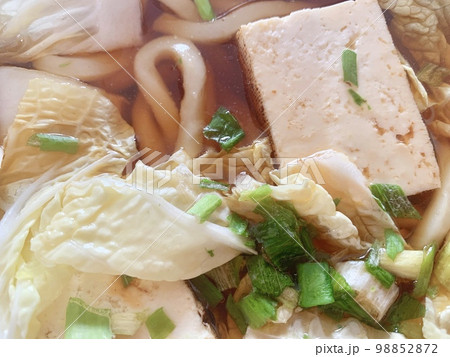 アルミ鍋焼うどん　写真素材 98852872