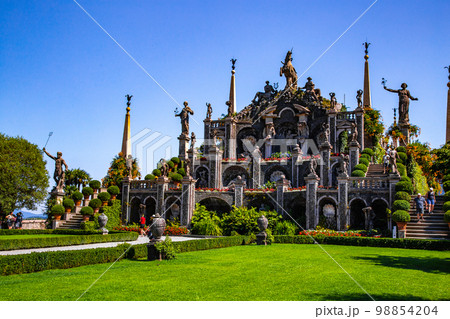 Italian style baroque Garden on Isola Bella, in isole borromee islands in lake Maggiore, Italy Italian style baroque Garden on Isola Bella, in isole borromee islands in lake Maggiore, Italy 98854204