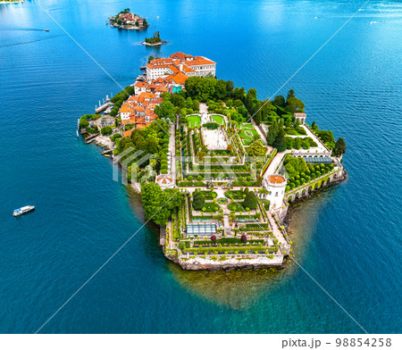 Aerial view of Isola Bella, in Isole Borromee archipelago in Lake Maggiore, Italy 98854258