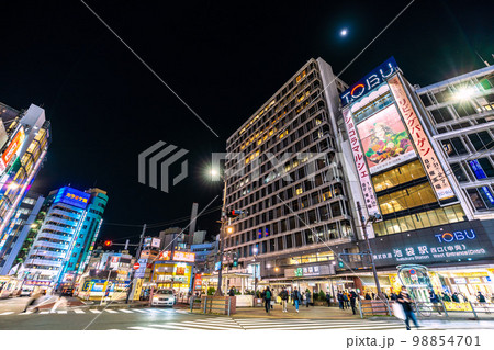 日本の東京都市景観　東武鉄道 池袋駅 西口などを望む 98854701