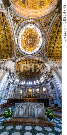Duomo di Como Cathedral or Cattedrale di Santa Maria Assunta in Como lake, Italy Duomo di Como Cathedral or Cattedrale di Santa Maria Assunta in Como lake, Italy 98854748