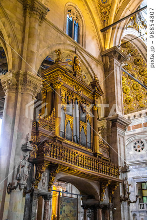 Duomo di Como Cathedral or Cattedrale di Santa Maria Assunta in Como lake, Italy Duomo di Como Cathedral or Cattedrale di Santa Maria Assunta in Como lake, Italy 98854807