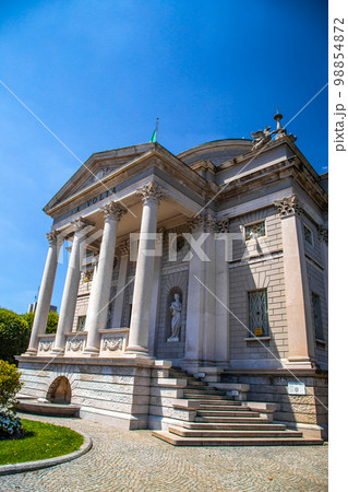 Street and lake views of Como city at the southern tip of Lake Como in northern Italy Street and lake views of Como city at the southern tip of Lake Como in northern Italy 98854872