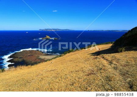 【長崎県】生月島の大バエ灯台からの眺望 【長崎県】生月島の大バエ灯台からの眺望 98855438