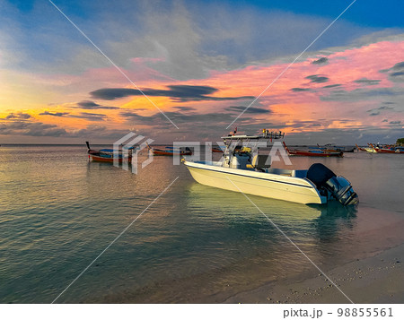 Sunset view of Pattaya Beach in Koh Lipe, Satun, Thailand Sunset view of Pattaya Beach in Koh Lipe, Satun, Thailand 98855561