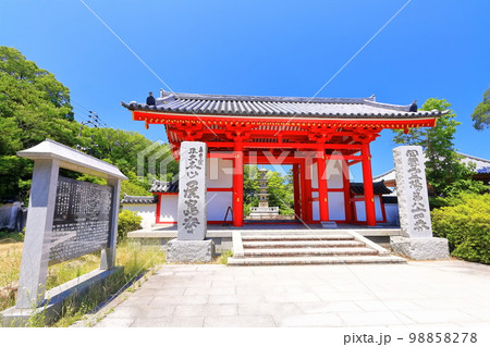 【香川県】四国霊場「第84番札所」晴天の屋島寺(東大門) 【香川県】四国霊場「第84番札所」晴天の屋島寺(東大門) 98858278