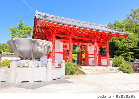 【香川県】四国霊場「第84番札所」晴天の屋島寺(東大門) 【香川県】四国霊場「第84番札所」晴天の屋島寺(東大門) 98858295