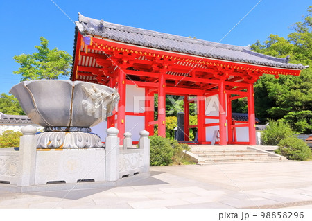 【香川県】四国霊場「第84番札所」晴天の屋島寺(東大門) 【香川県】四国霊場「第84番札所」晴天の屋島寺(東大門) 98858296