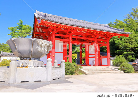 【香川県】四国霊場「第84番札所」晴天の屋島寺(東大門) 【香川県】四国霊場「第84番札所」晴天の屋島寺(東大門) 98858297
