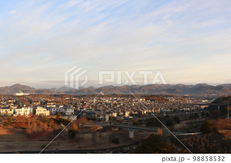 朝の三田市 98858532