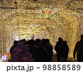 イルミネーションの長いトンネル 98858589