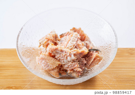 さけの中骨缶詰 さけの中骨缶詰 98859417