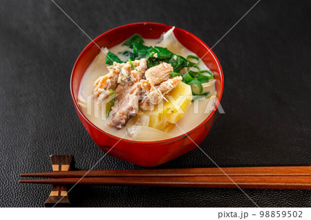 鮭の中骨缶のクリームみそ汁 鮭の中骨缶のクリームみそ汁 98859502