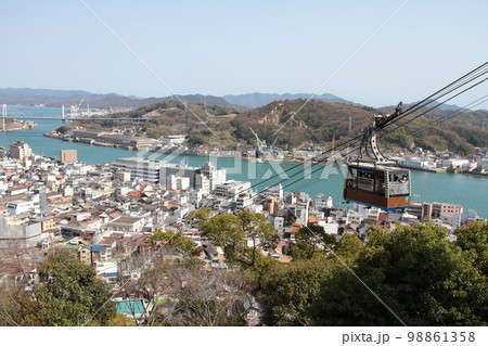 早春快晴の尾道、千光寺から尾道水道を臨む 98861358