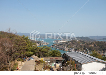 早春快晴の尾道、千光寺から尾道水道を臨む 98861362
