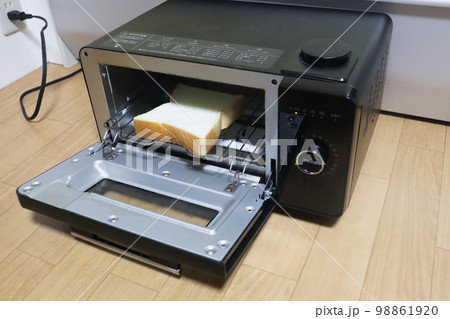 オーブントースター 食パン 98861920