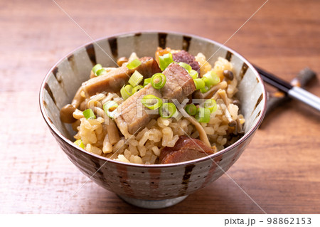 チャーシューの炊き込みご飯 98862153