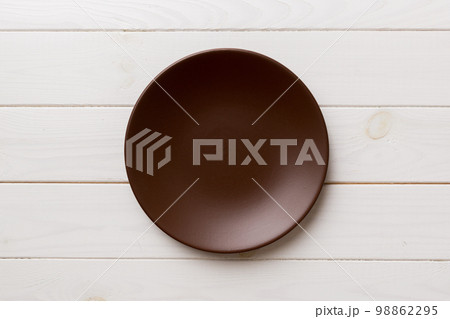 Top view of empty plate on wooden background. Empty space for your design 98862295