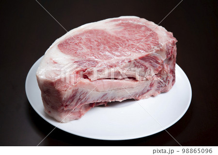 牛肉ブロック 98865096