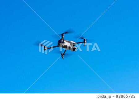 ドローンと青空 ドローンと青空 98865735