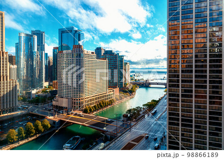 Traffic in Downtown Chicago 98866189