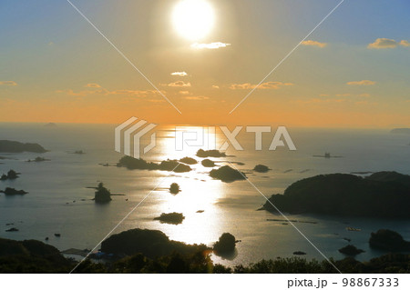 【長崎県】九十九島の夕焼け（佐世保 石岳展望台） 98867333