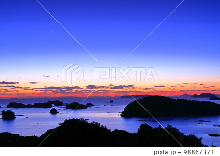 【長崎県】九十九島の夕焼け（佐世保 石岳展望台） 98867371