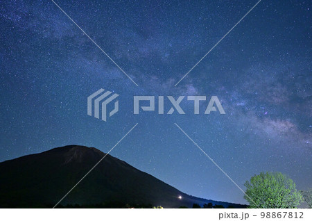 大山と天の川 98867812