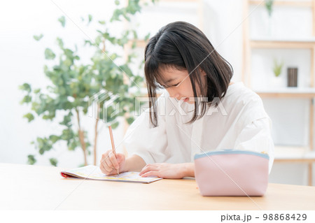 勉強をする小学生 受験 勉強をする小学生 受験 98868429