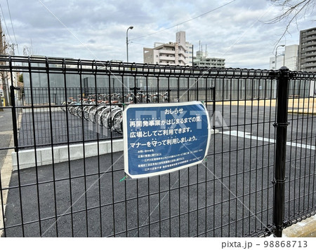 船堀駅周辺の再開発事業、未利用期間は広場になっている 船堀駅周辺の再開発事業、未利用期間は広場になっている 98868713