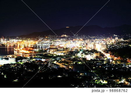 【長崎県】天神山展望台から見た佐世保港の夜景 【長崎県】天神山展望台から見た佐世保港の夜景 98868762