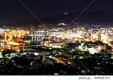 【長崎県】天神山展望台から見た佐世保港の夜景 【長崎県】天神山展望台から見た佐世保港の夜景 98868763