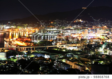 【長崎県】天神山展望台から見た佐世保港の夜景 【長崎県】天神山展望台から見た佐世保港の夜景 98868768