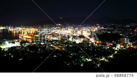 【長崎県】天神山展望台から見た佐世保港の夜景 【長崎県】天神山展望台から見た佐世保港の夜景 98868774