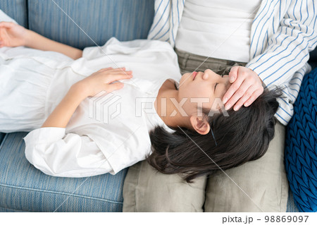 体調不良　発熱　親子 98869097