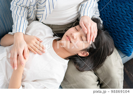 体調不良 発熱 親子 体調不良 発熱 親子 98869104