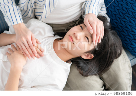 体調不良　発熱　親子 98869106