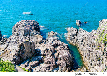 福井県 東尋坊の断崖絶壁 98869863