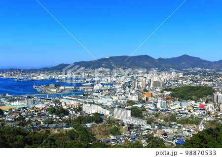 【長崎県】天神山展望台から見た快晴の佐世保港 【長崎県】天神山展望台から見た快晴の佐世保港 98870533