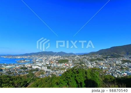 【長崎県】天神山展望台から見た快晴の佐世保港 98870540