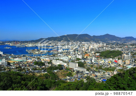 【長崎県】天神山展望台から見た快晴の佐世保港 98870547