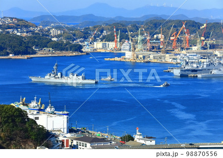 【長崎県】天神山展望台から見た海上自衛隊（佐世保港） 98870556