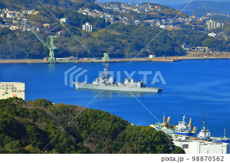 【長崎県】天神山展望台から見た海上自衛隊（佐世保港） 98870562