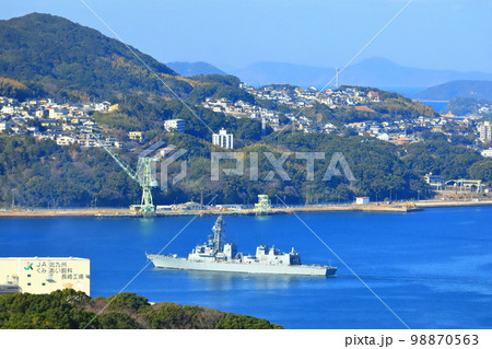 【長崎県】天神山展望台から見た海上自衛隊（佐世保港） 98870563