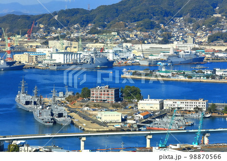 【長崎県】天神山展望台から見た海上自衛隊(佐世保港) 【長崎県】天神山展望台から見た海上自衛隊(佐世保港) 98870566