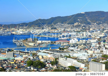 【長崎県】天神山展望台から見た快晴の佐世保港 98870567