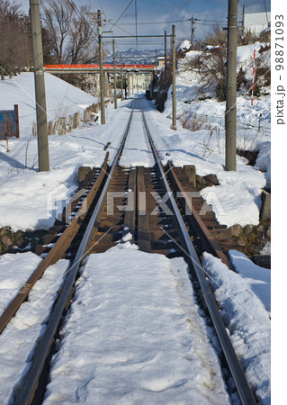 富山地方鉄道雄山神社踏切から岩峅寺方面の様子 富山地方鉄道雄山神社踏切から岩峅寺方面の様子 98871093