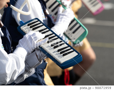 マーチングバンド　鍵盤ハーモニカ 98871959